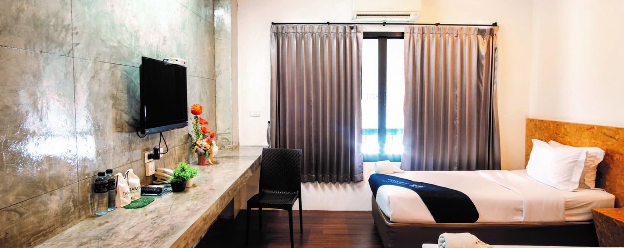 Tamsabai Hotel Накхон Сауан Екстериор снимка
